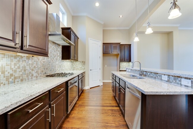 Building Photo - 6105 Stillman St