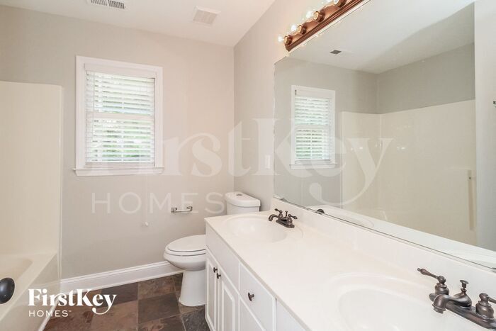 Building Photo - 6845 Greenbrook Dr