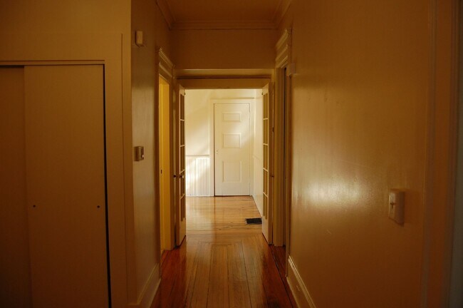 Building Photo - AVAILABLE AUGUST 1, 2026 - Charming 1st. F...