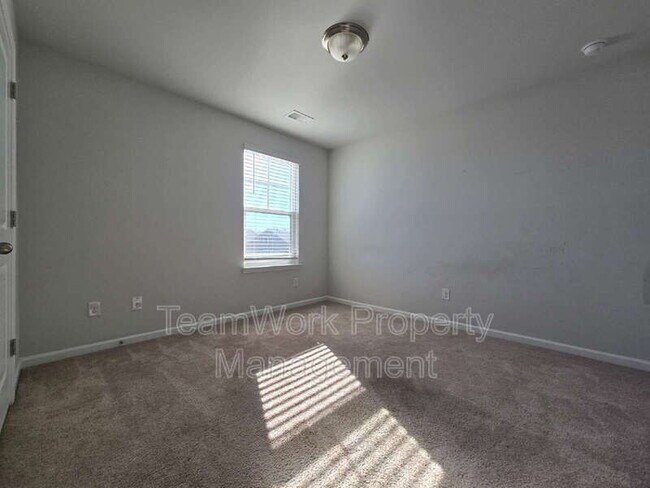 Building Photo - 454 Zenith Blvd