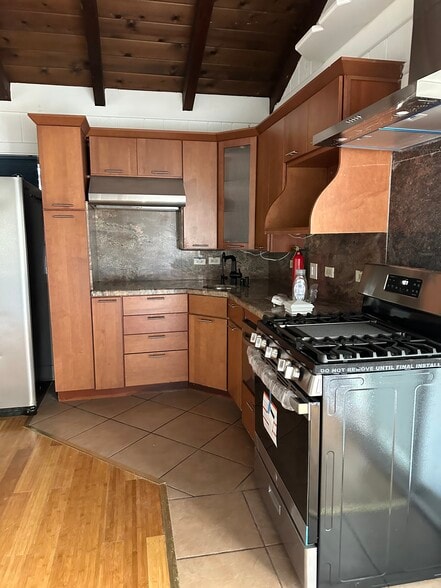Building Photo - 2212 Gramercy Ave