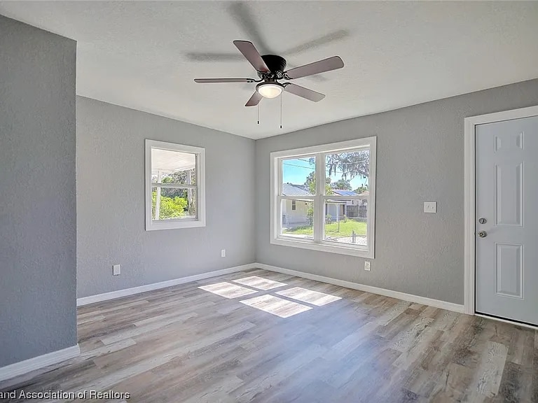 Building Photo - 1911 Roseland Ave