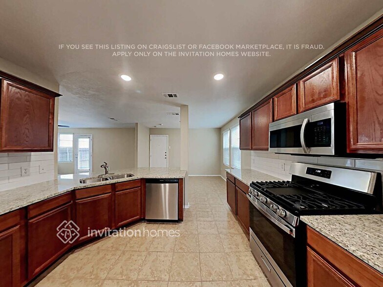 Building Photo - 5413 Del Rey Dr