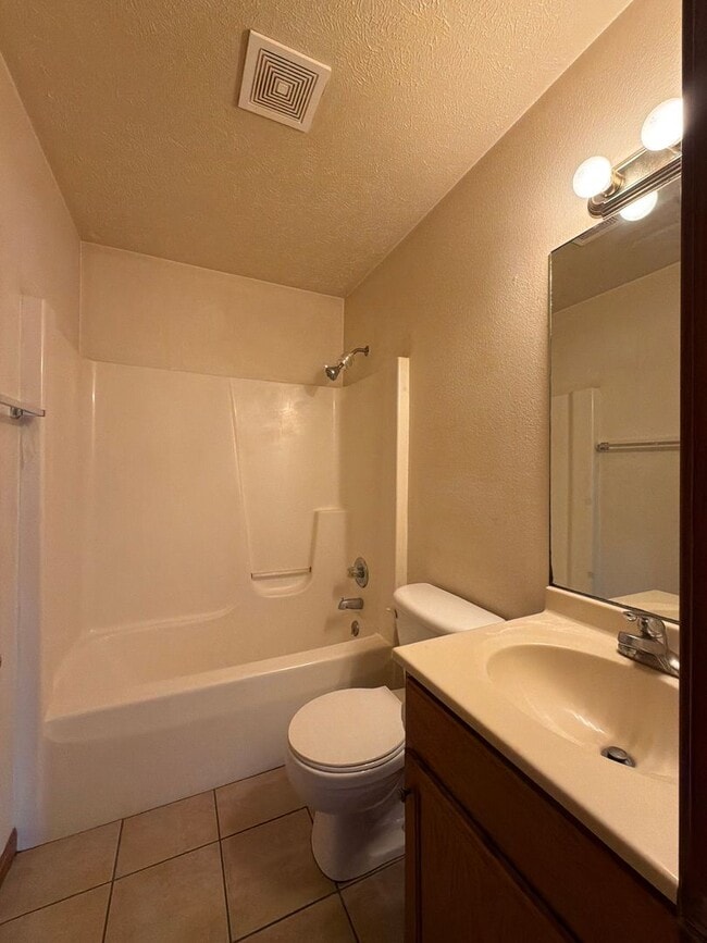 Building Photo - 269 Woodridge Ct