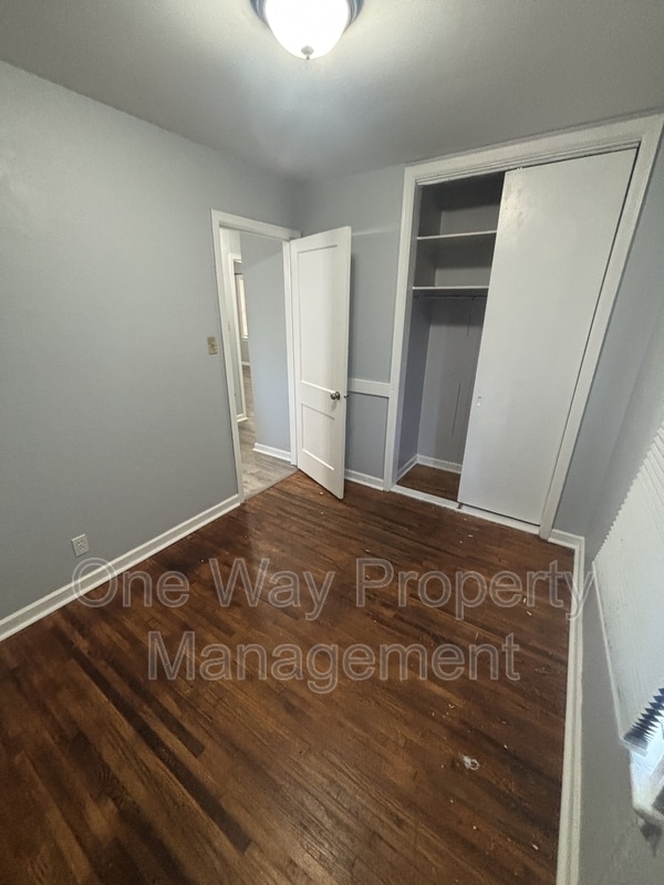 Building Photo - 1729 E Looman St