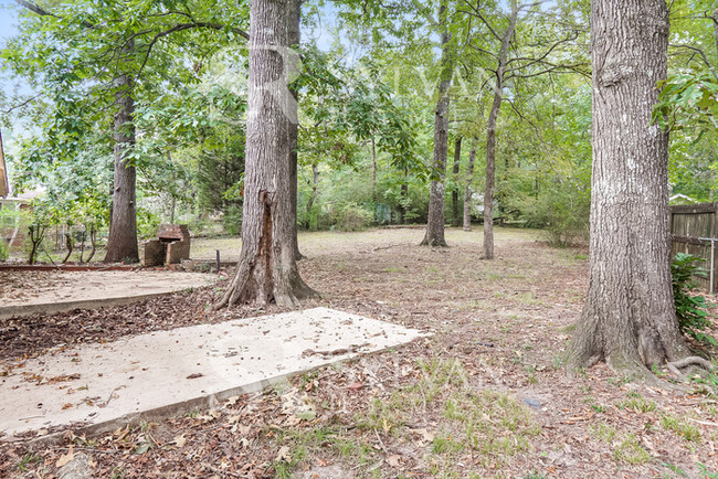 Building Photo - Cozy ambiance awaits in this 3 BR, 2 BA home