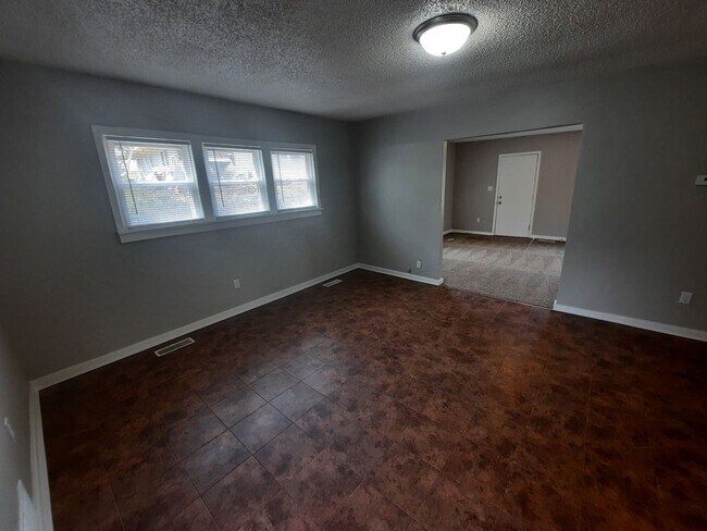 Building Photo - 2 bedroom, 1 bathroom home on large corner...