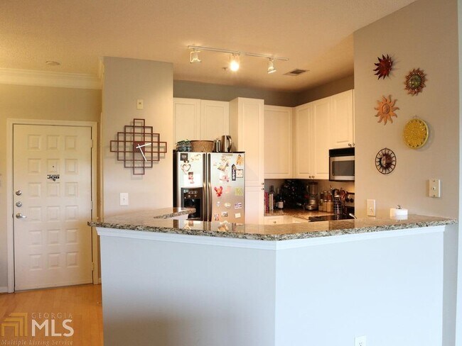 Building Photo - 10 Perimeter Summit Blvd