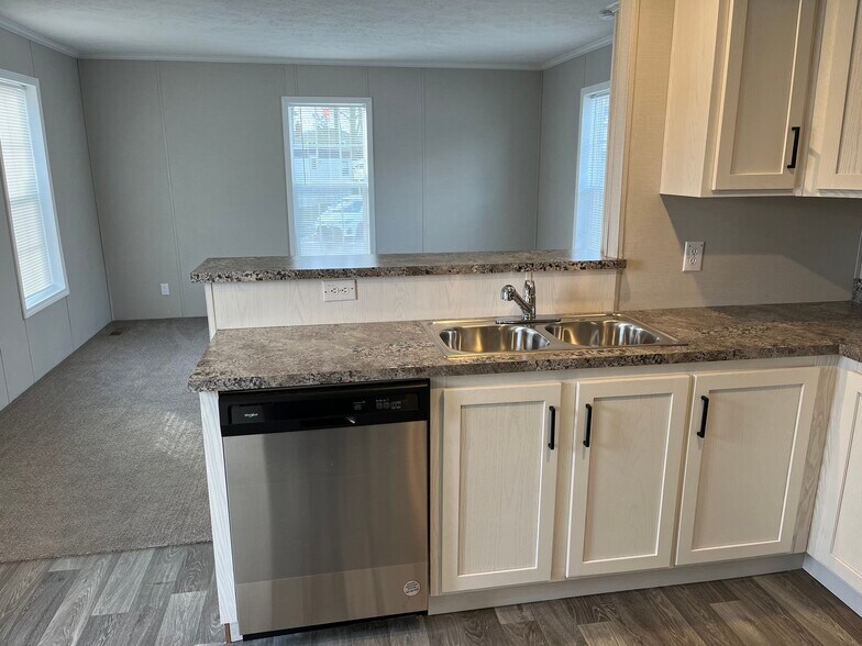 Building Photo - 6610 Lear Nagle Rd