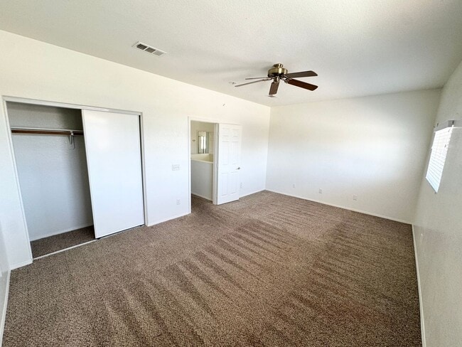 Building Photo - Spacious 6 bedroom home in West Palmdale