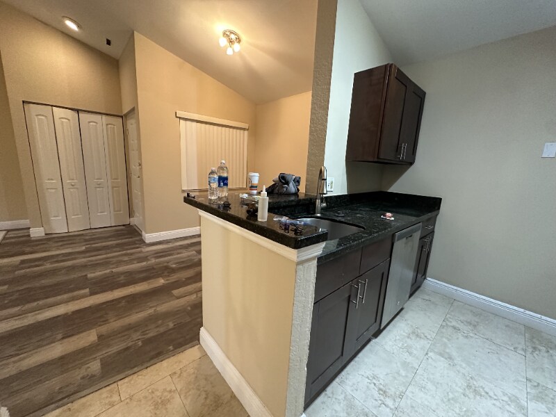 Building Photo - 2803 N Oakland Forest Dr