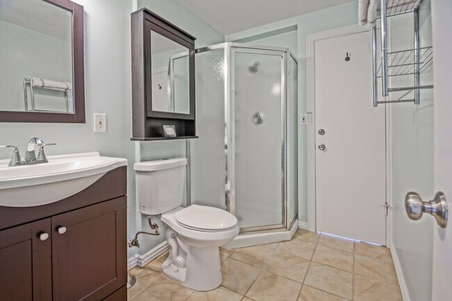 Building Photo - Beautifully Remodeled, Bright & Airy Home w/ Detached Bonus Room w/ Bath & 1-Car Garage, Front Ya...