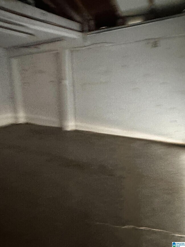 Building Photo - 1220 Skyline Dr