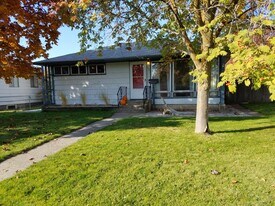 Building Photo - 122 W Amherst Ct