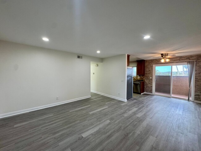 Building Photo - Updated 2B/2BA Condo in Oceanside!