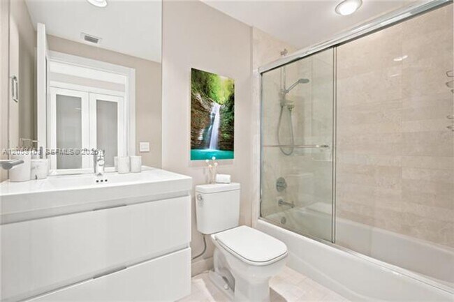 Building Photo - 17301 Biscayne Blvd