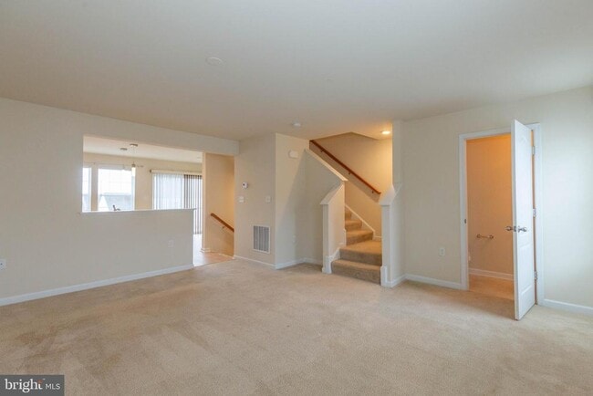 Building Photo - 440 Rumbling Rock Rd