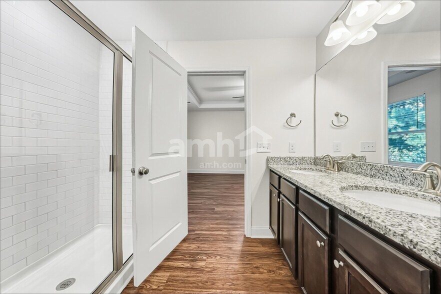 Building Photo - 1817 Produce Ln