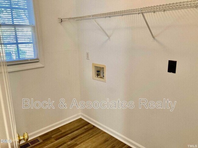 Building Photo - 117 Mint Hill Dr