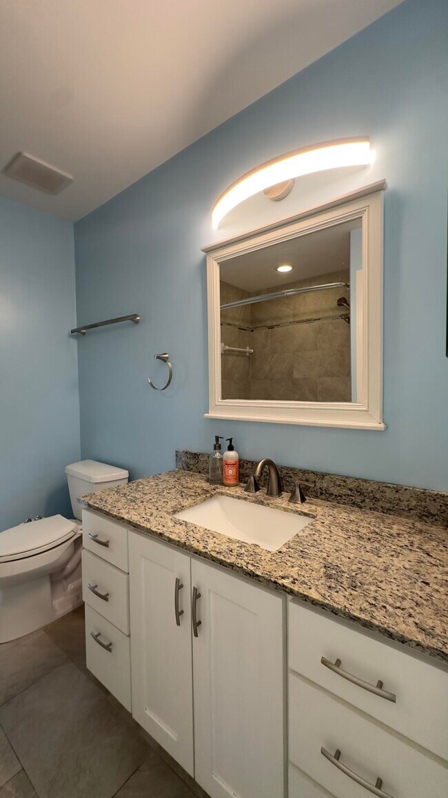 Building Photo - 12157 Sycamore Ln