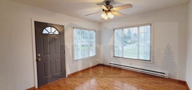 Building Photo - Gorgeous 2 bd House near Point Defiance an...