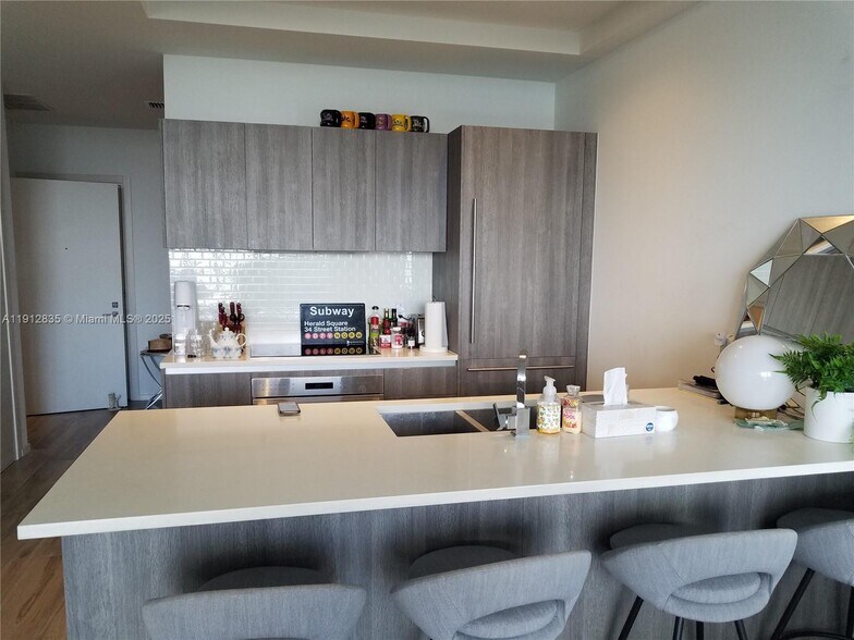 Building Photo - 801 S Miami Ave