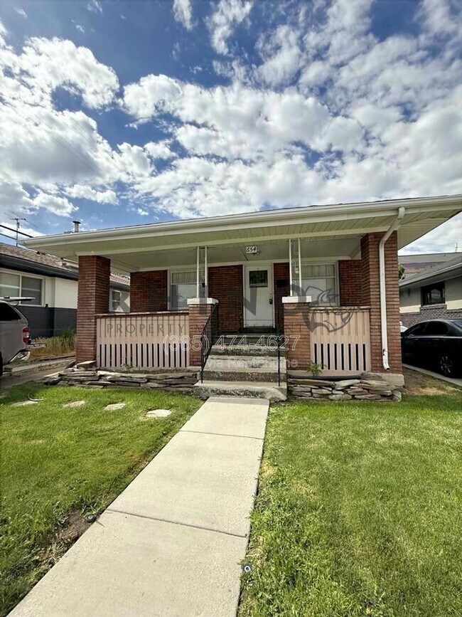 Building Photo - 654 E Redondo Ave
