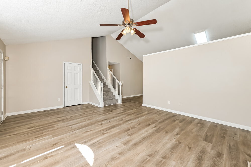 Building Photo - 335 Shadetree Ln