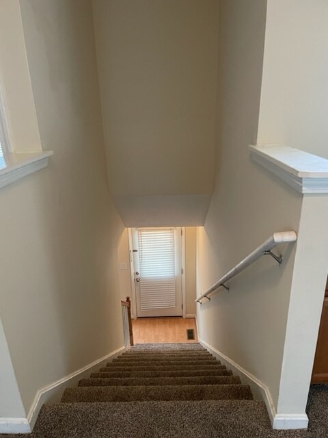 Building Photo - 411 Clare Ln