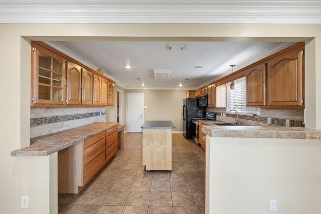 Building Photo - 8030 Pine Falls Dr