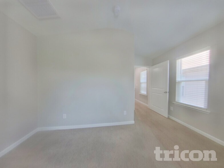 Building Photo - 126 Spring Knoll Dr
