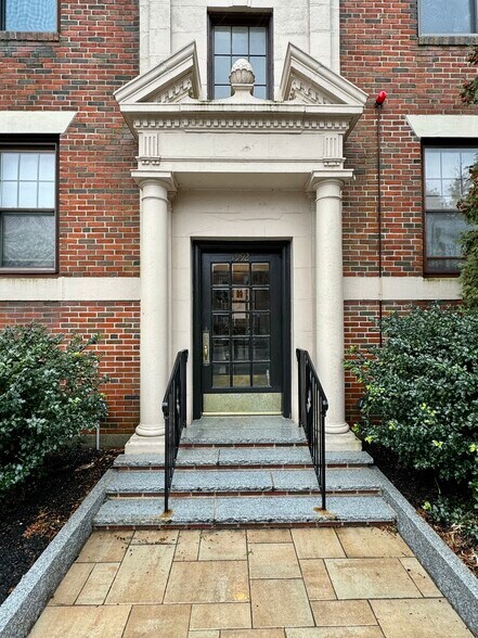 Building Photo - 1992 Commonwealth Ave