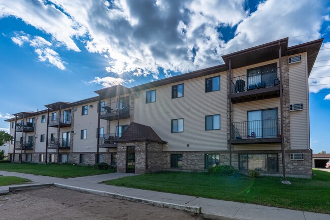 Fargo, ND Prairie Park Apartments | Exterior - Prairie Park