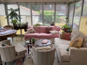 Building Photo - 980 6th St E