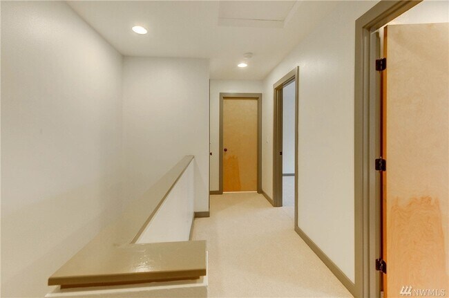 Building Photo - 4032 Pasadena Pl NE