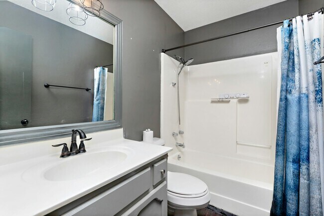 Building Photo - 1137 Dean Dr