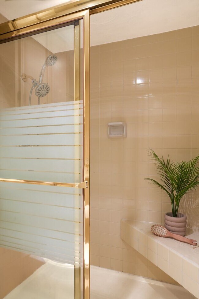 Building Photo - 800 N Washington St