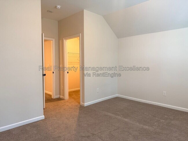 Building Photo - 101 Brody Pne Wy
