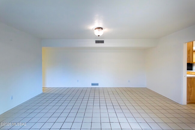 Building Photo - 1714 W Meadow Hills Dr