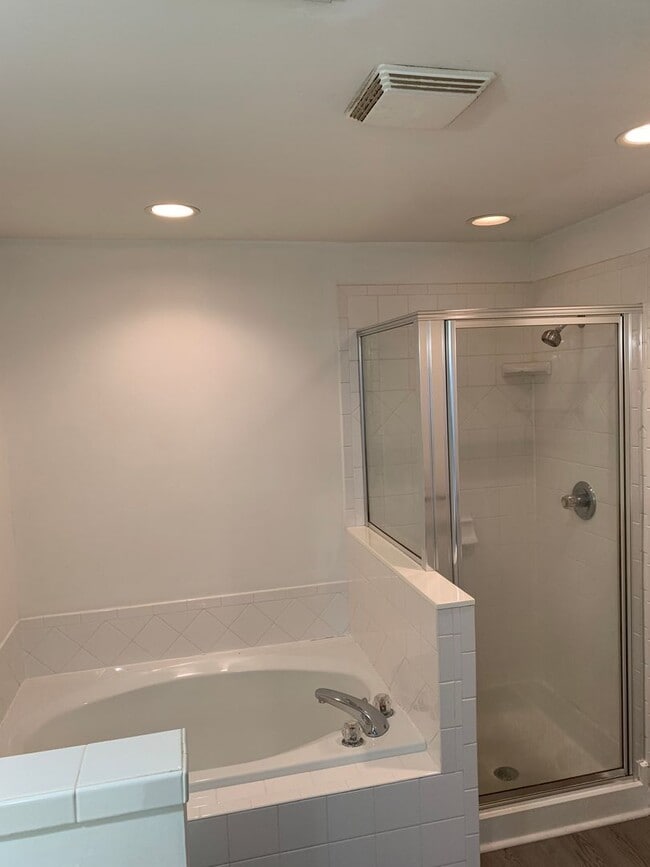 Building Photo - 4565 Treerose Way