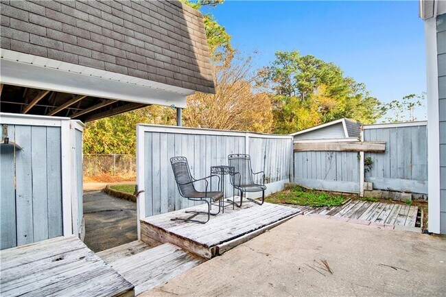 Building Photo - 5900 Grelot Rd