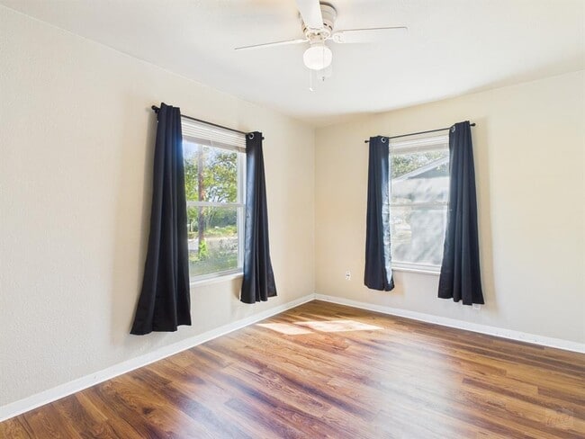 Building Photo - 1411 Kamar Dr