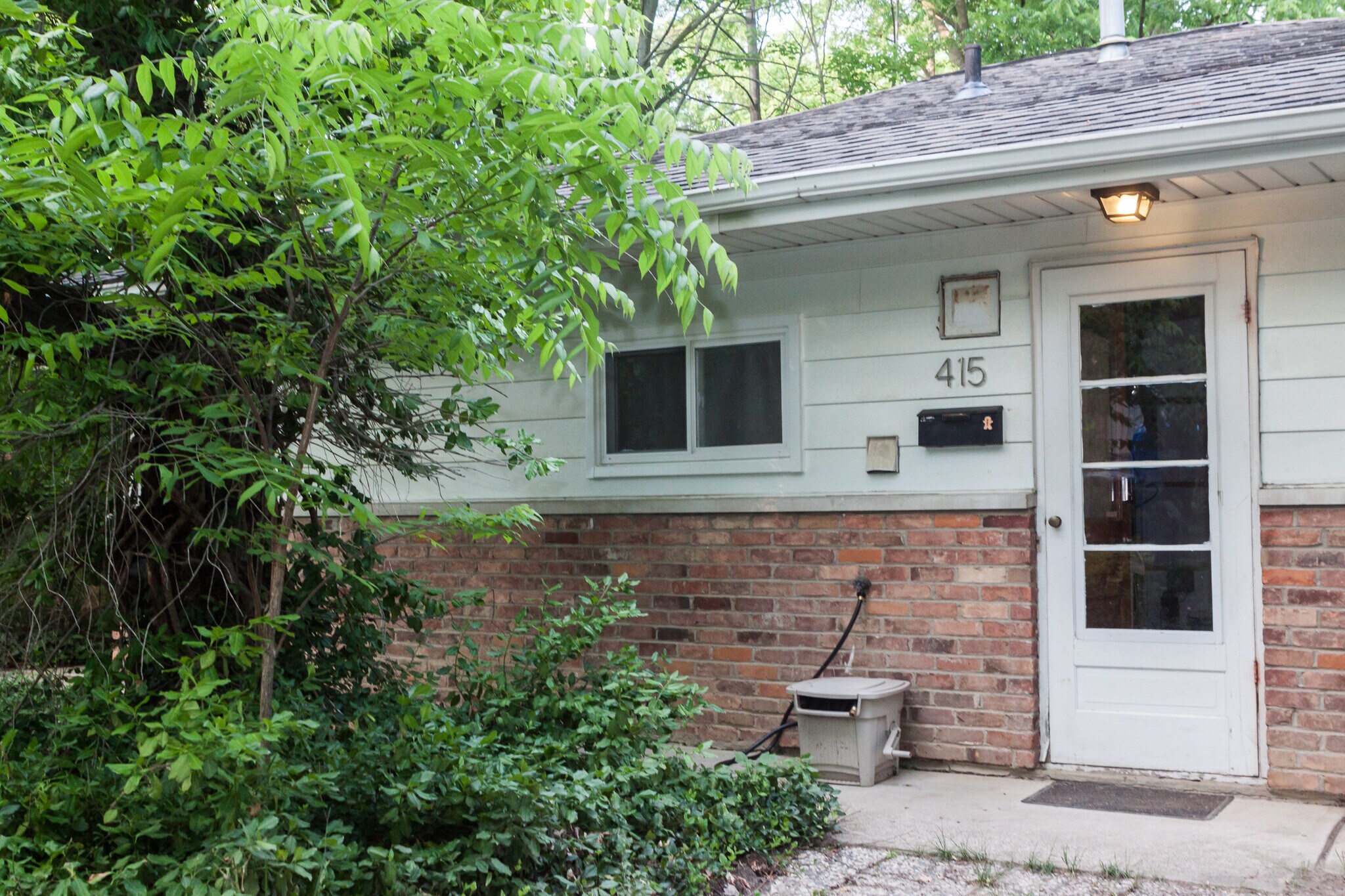 Building Photo - 415 S Revena Blvd