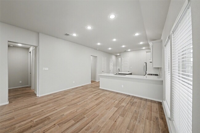 Building Photo - 31527 Splitting Willow Ln