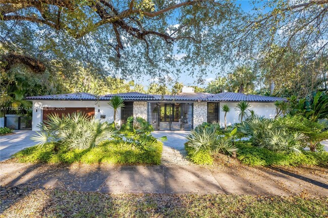 Building Photo - 2415 San Domingo St
