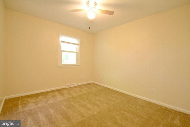 Building Photo - 22426 Greenview Ct