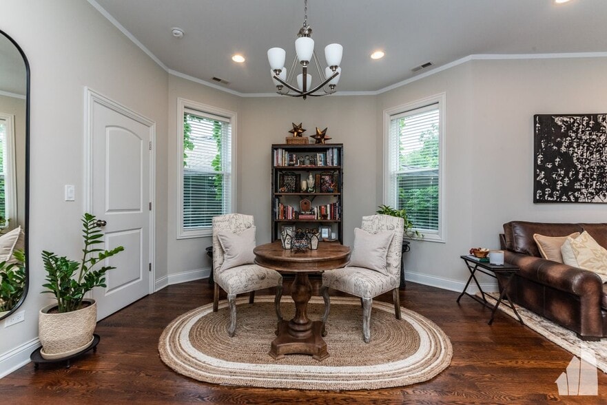 Building Photo - 839 Lyman Ave