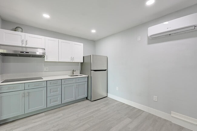 Building Photo - 3772 Clavelita St