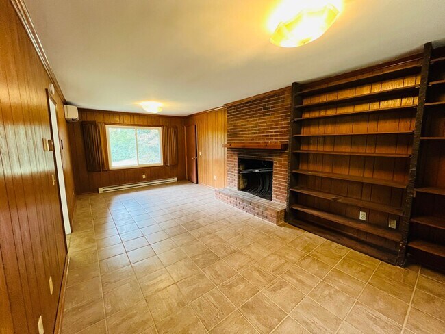 Building Photo - 401 Apperson Dr