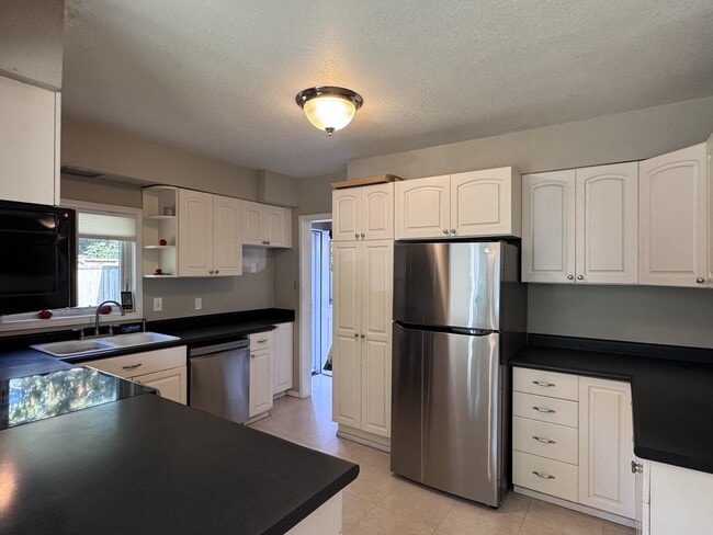 Building Photo - 4304 SE 30th Ave